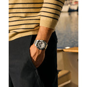 Montre Citizen Endeavor Chrono CA4730-59A, cadran blanc, mise en situation