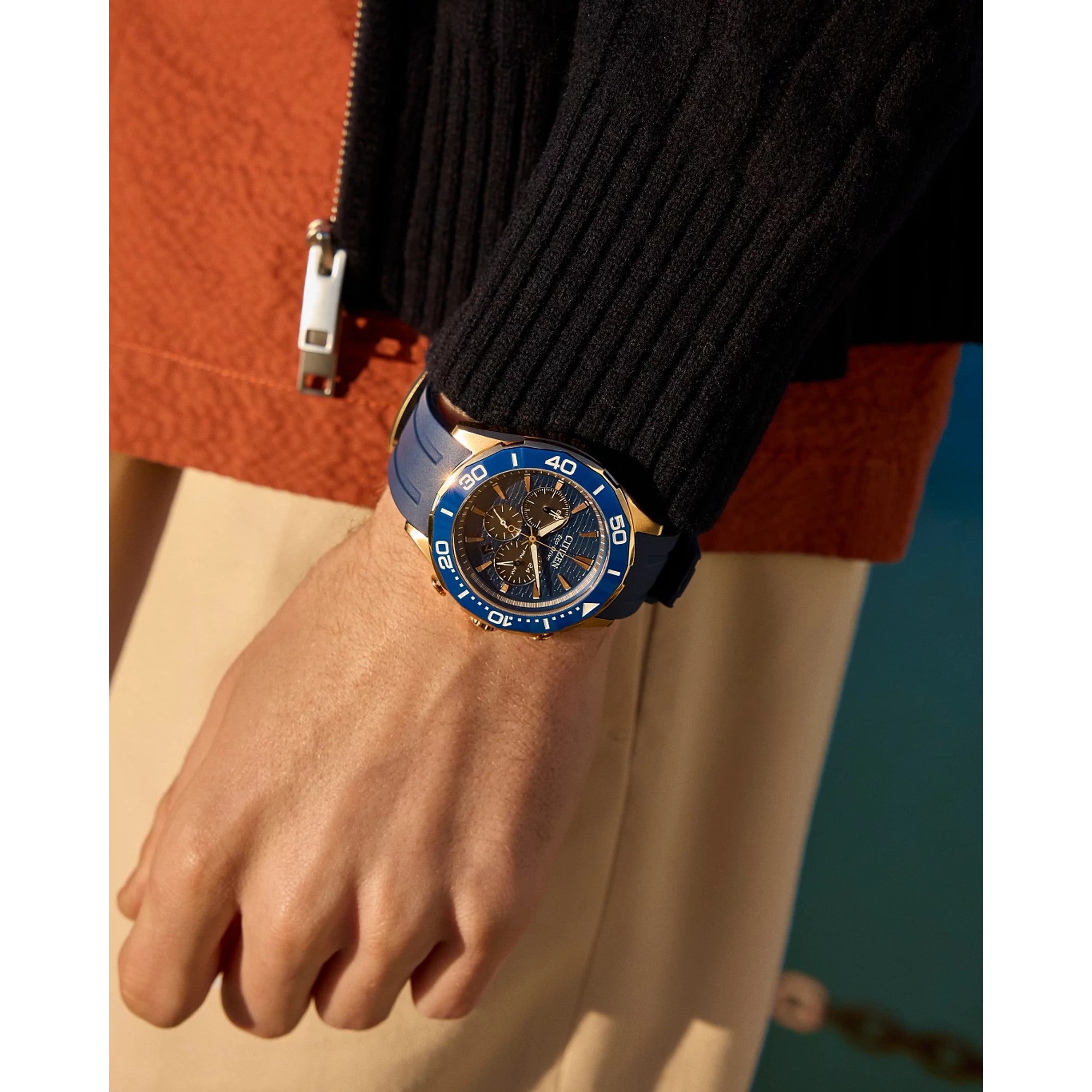 Montre Citizen Endeavor Chrono CA4733-00L, cadran bleu, mise en situation