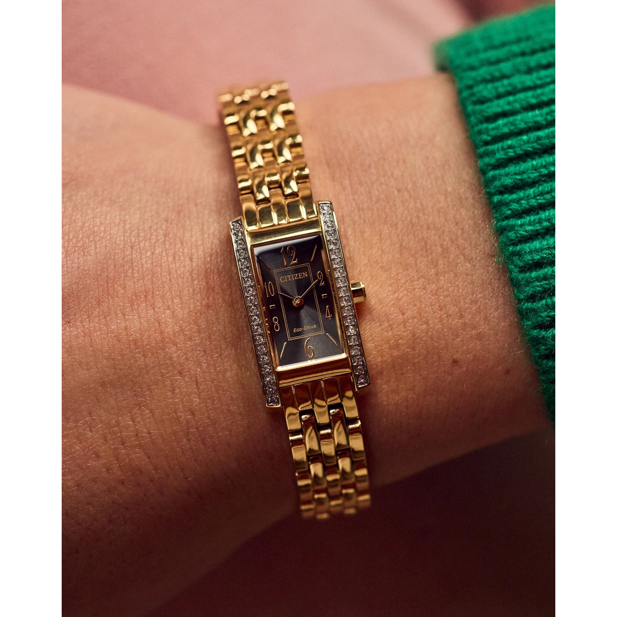 Montre Citizen Petite Palidoro EG7112-59E, cadran noir, mise en situation