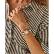 Montre Citizen L Bianca EW5600-52D, cadran nacre, mise en situation