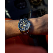 Montre Citizen Promaster Skyhawk A-T JY8078-52L, cadran bleu, mise en situation