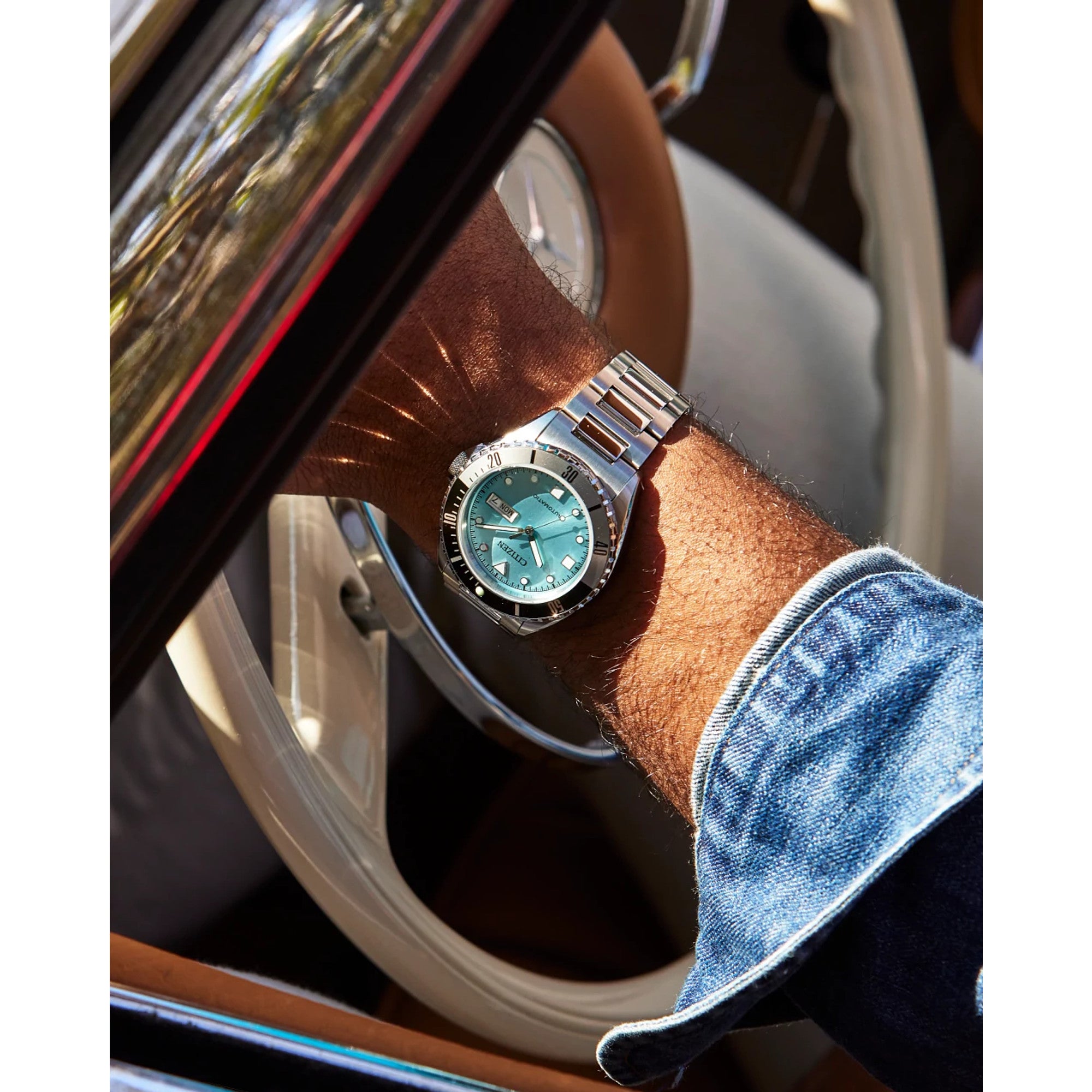 Montre Citizen Sport Automatic NH7530-52L, cadran bleu, mise en situation