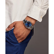 Montre Citizen Tsuyosa NJ0150-56L, cadran bleu, mise en situation