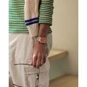 Montre Citizen Tsuyosa NJ0151-53Z, cadran orange, mise en situation
