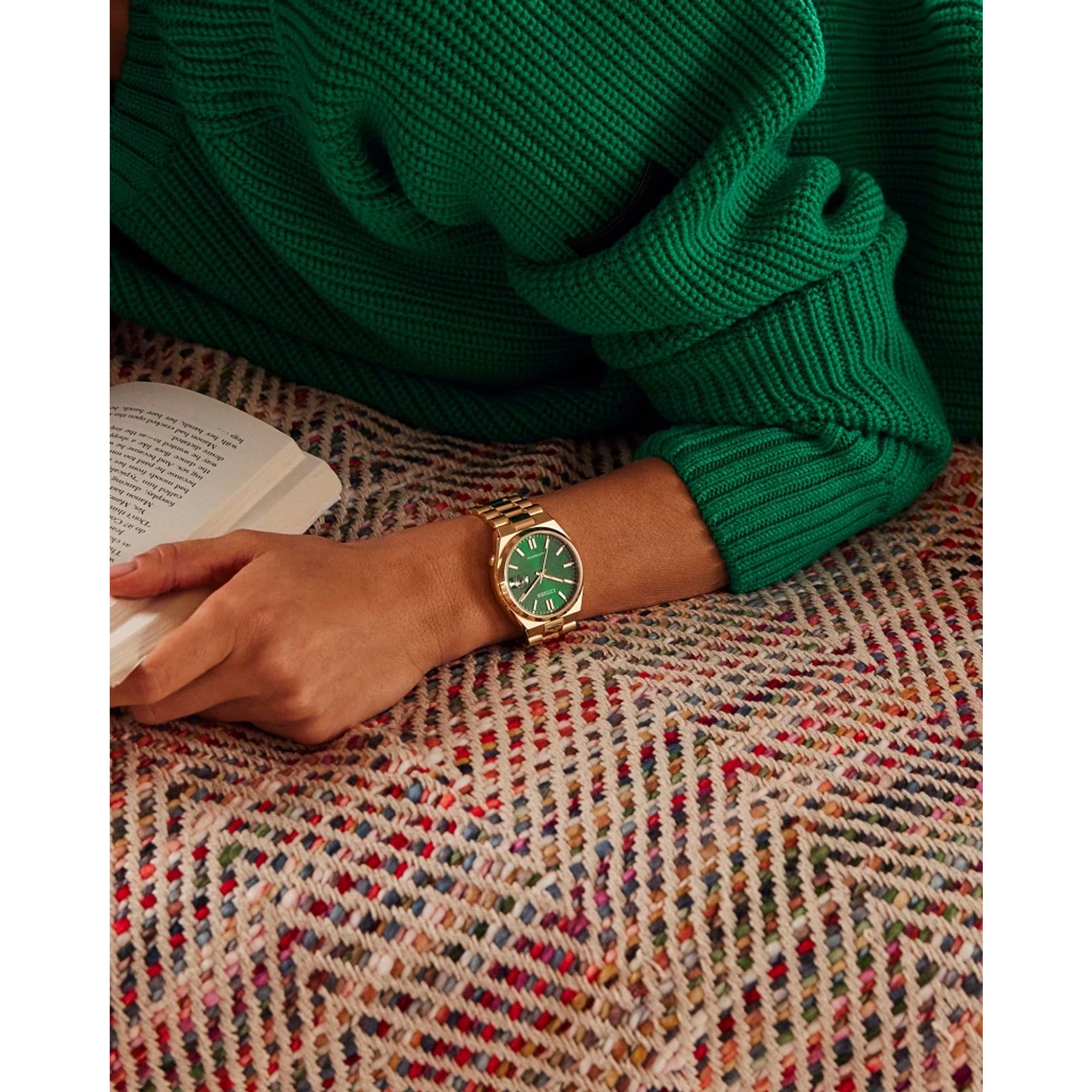 Montre Citizen Tsuyosa NJ0152-51X, cadran vert, mise en situation