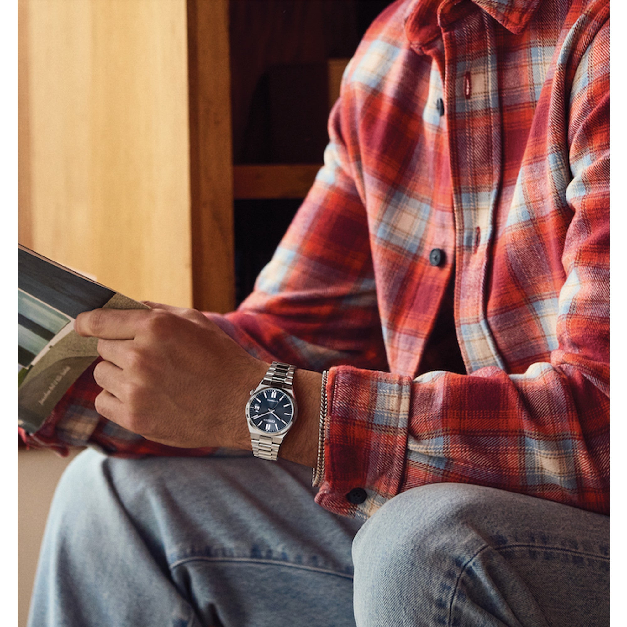 Montre Citizen Tsuyosa NJ0200-50M, cadran bleu, mise en situation