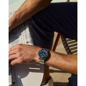 Montre Citizen Tsuyosa NJ0230-59L, cadran bleu, mise en situation