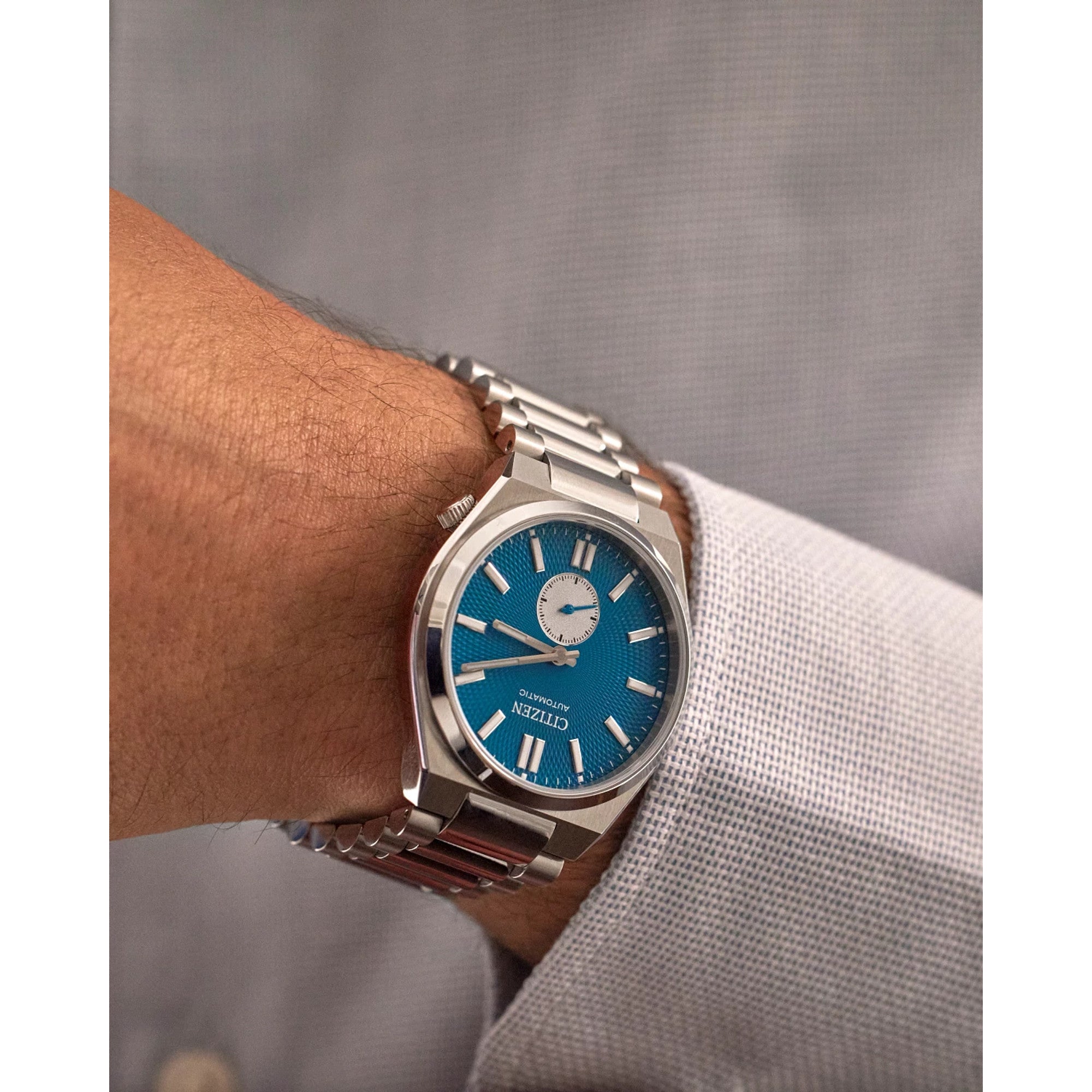 Montre Citizen Tsuyosa NK5010-51L, cadran bleu, mise en situation