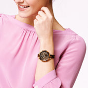 Montre Fossil Heather JR1406, cadran noir, portée au poignet