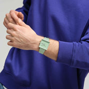 Montre Swatch What If...mint? SO34G701, cadran vert, portée au poignet