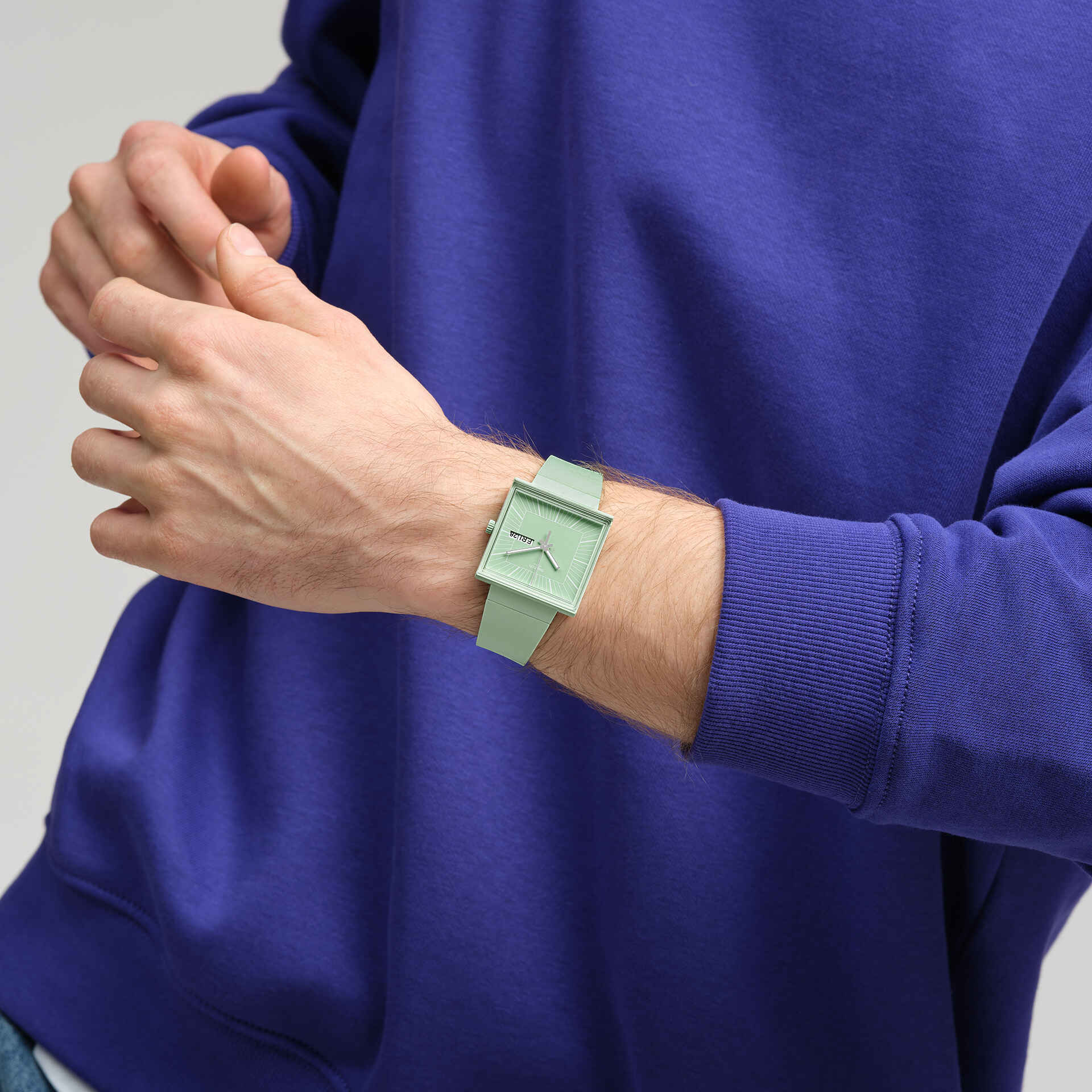 Montre Swatch What If...mint? SO34G701, cadran vert, portée au poignet