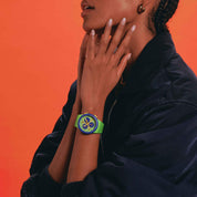 Montre Swatch Flowing Freshly SUSG101, cadran vert, portée au poignet