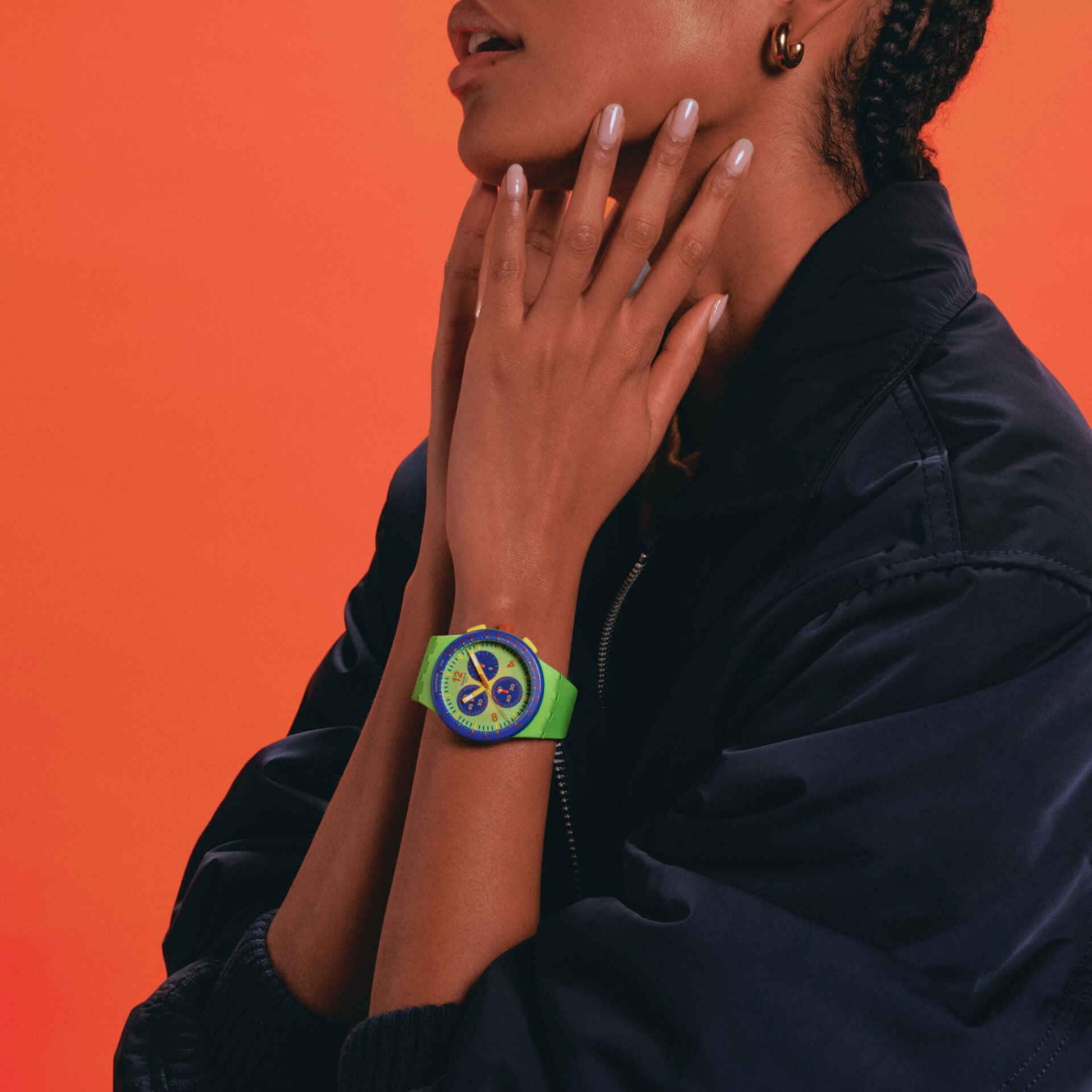 Montre Swatch Flowing Freshly SUSG101, cadran vert, portée au poignet