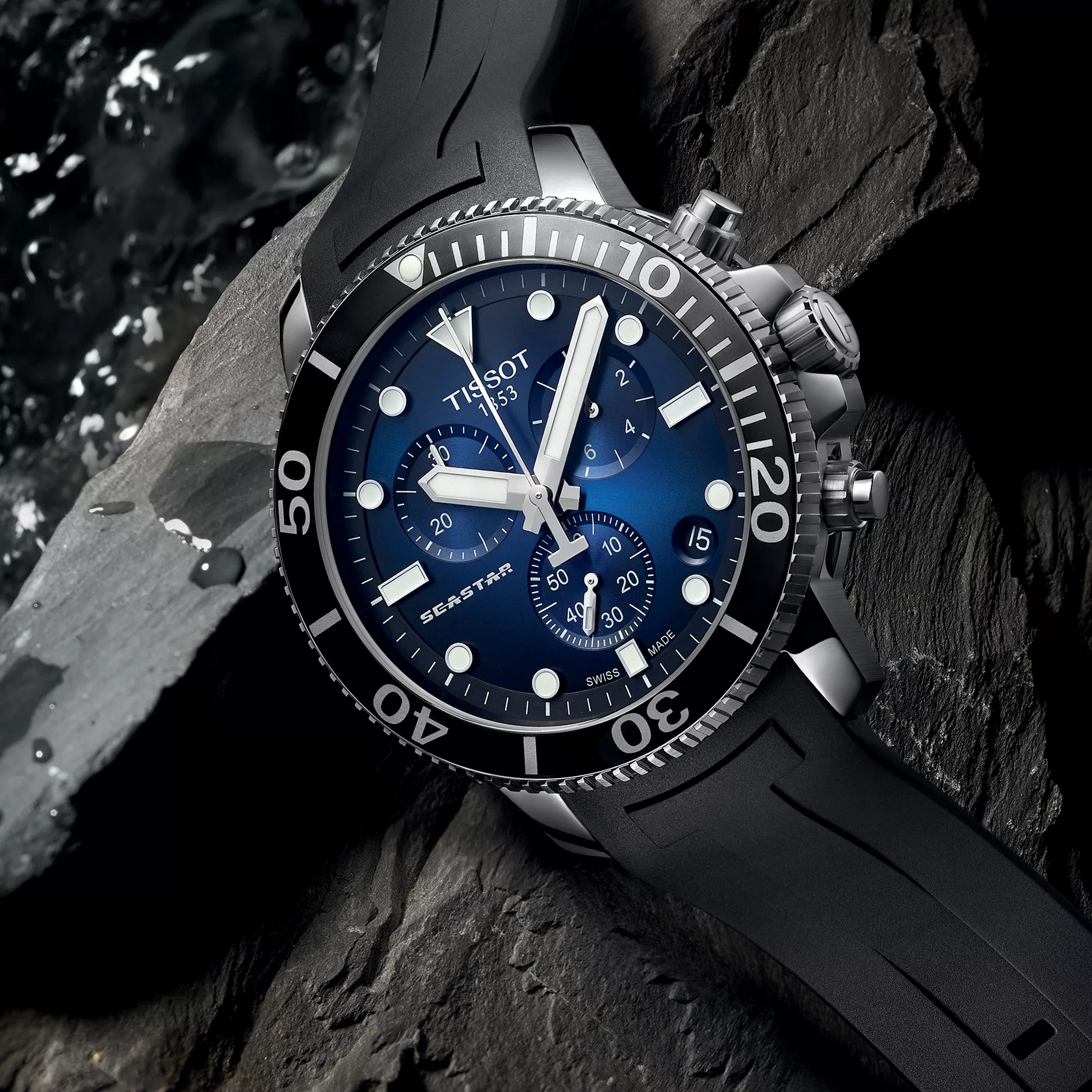 Montre Tissot Seastar 1000 45.5mm T120.417.17.041.00, cadran bleu, mise en scène