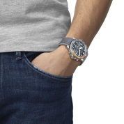 Montre Tissot Seastar 1000 45.5mm T120.417.17.081.01, cadran noir, portée