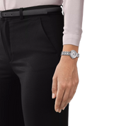 Montre Tissot Bellissima 26mm T126.010.11.013.00, cadran blanc, portée