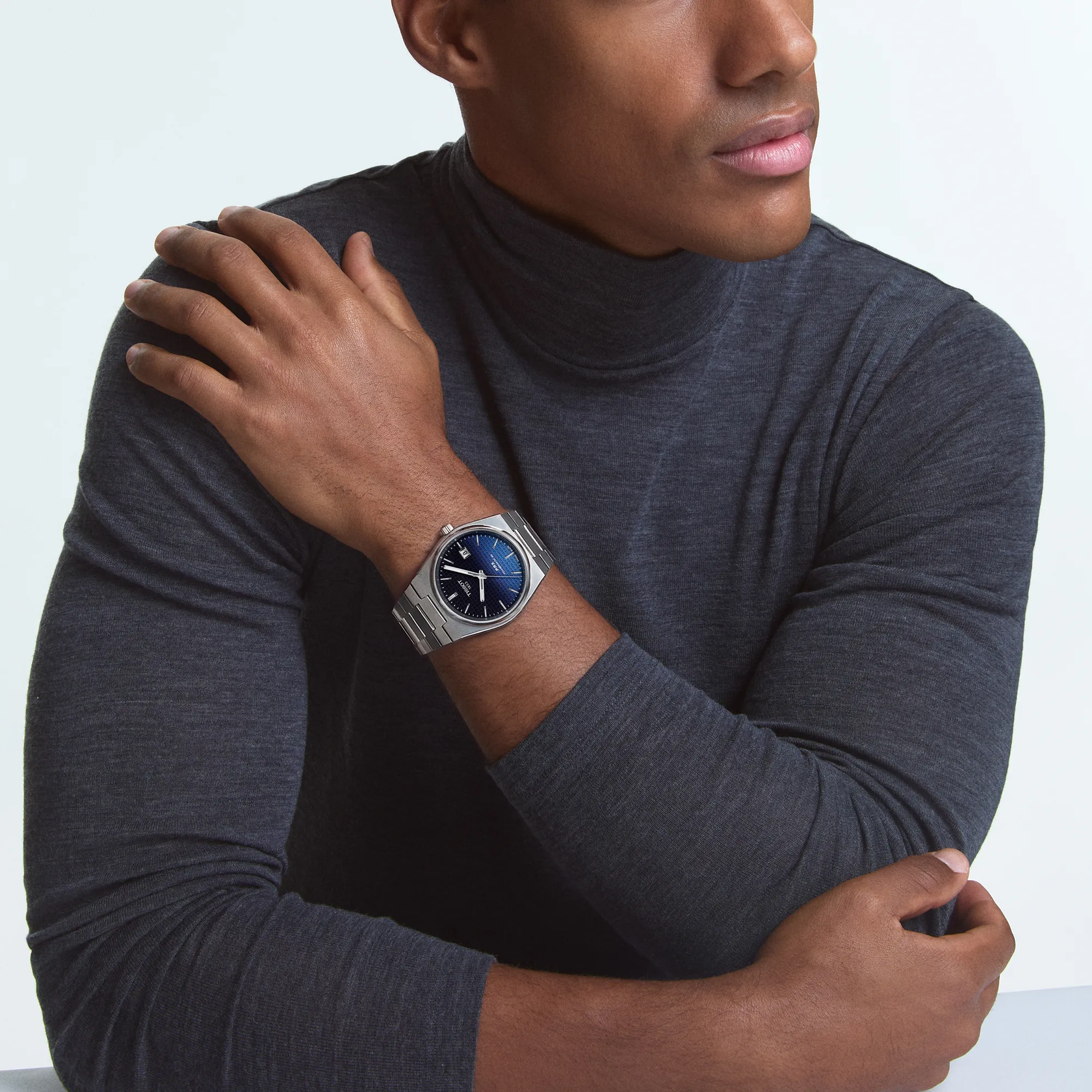 Montre Tissot PRX 40mm T137.407.11.051.01, cadran bleu, portée