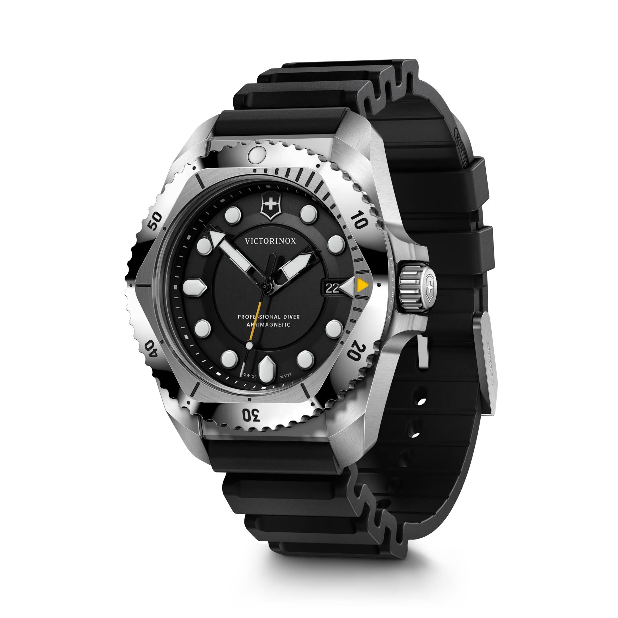Montre Victorinox Dive Pro Quartz 241990, cadran noir, vue de trois quarts