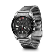 Montre Victorinox Swiss Army Chronograph 242048, cadran noir, vue de trois quarts