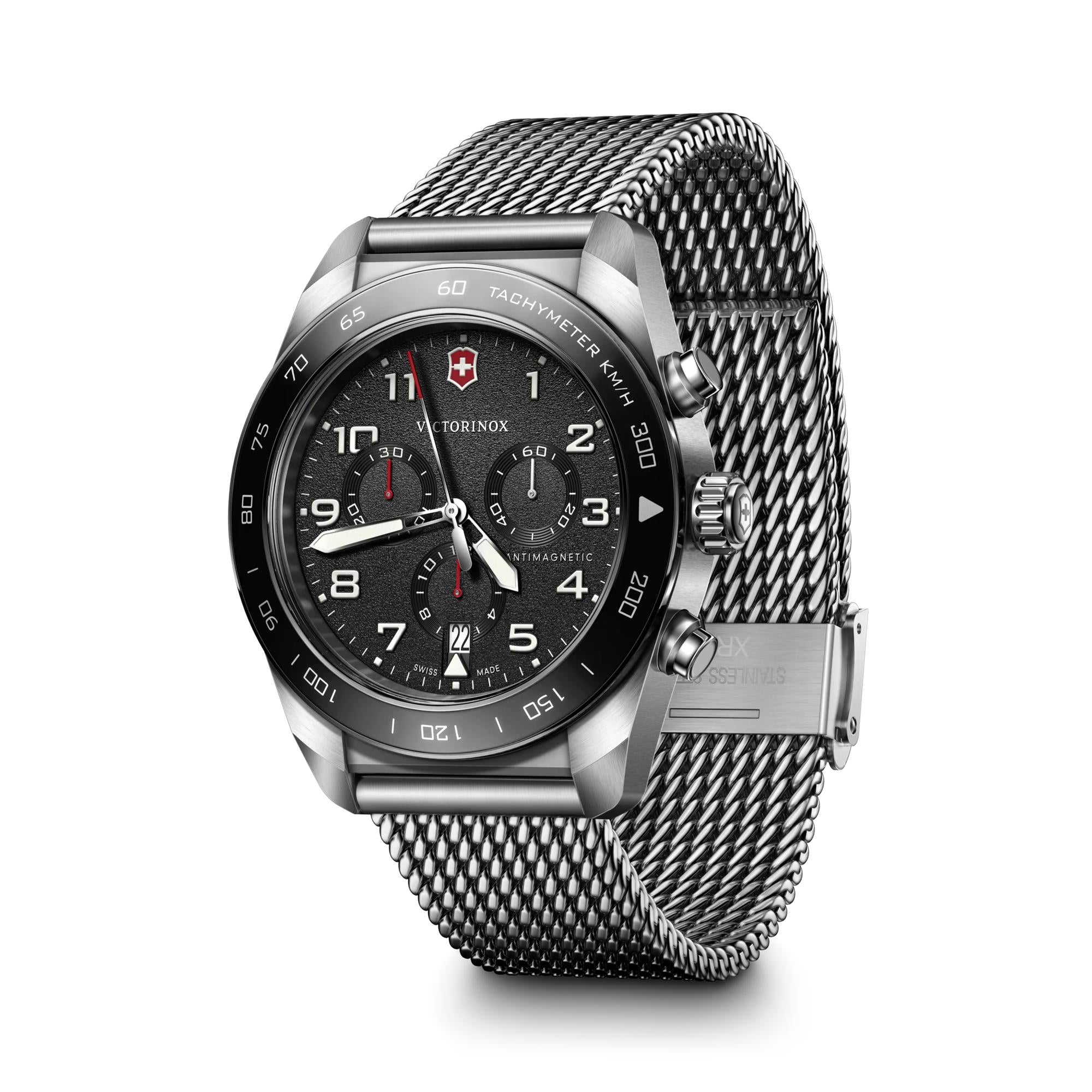Montre Victorinox Swiss Army Chronograph 242048, cadran noir, vue de trois quarts